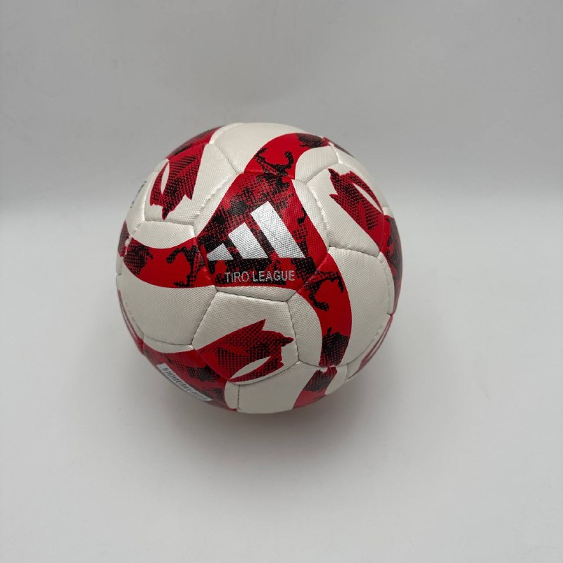 Futbol to‘pi Adidas Pokiston