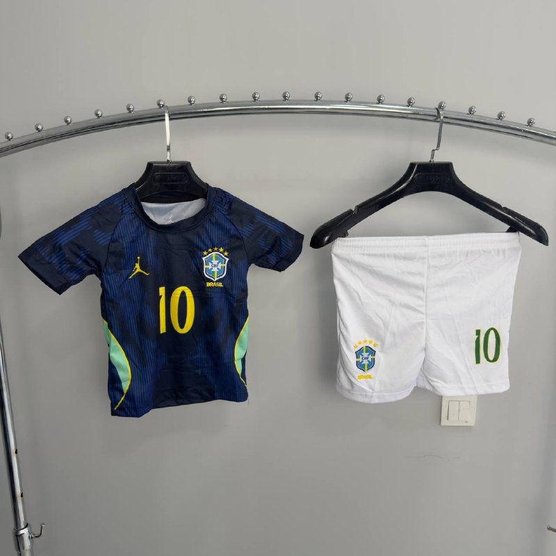 Futbol formasi bolalar Braziliya