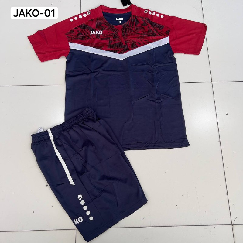 Futbol formasi JAKO