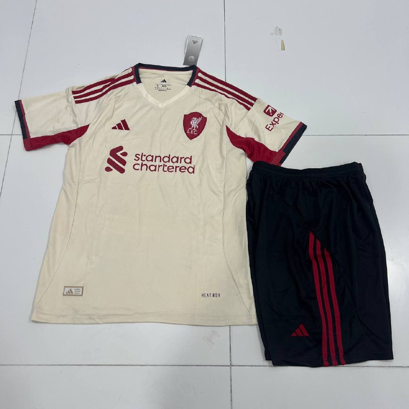 Futbol formasi Liverpul 25/26