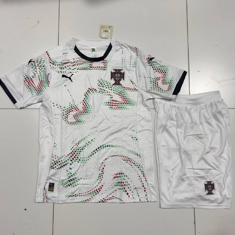 Futbol formasi Portugaliya